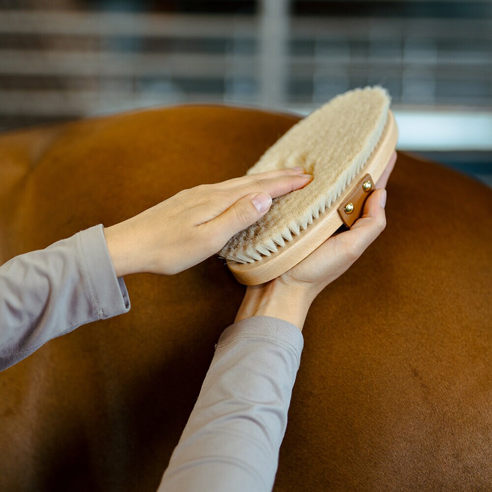 Gethårsborste med Läderrem M